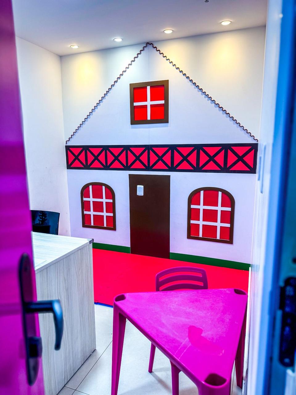 Sala temática da Desenvolvere vista pela porta